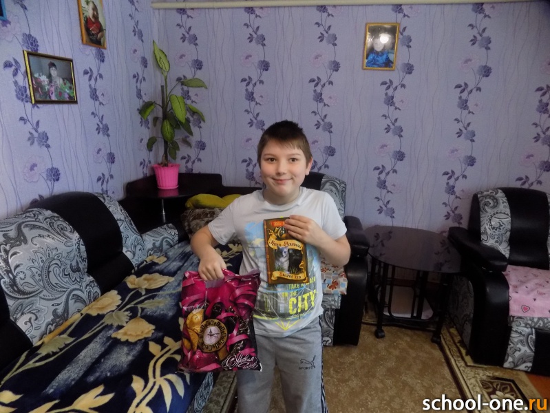 Новогодний подарок для Васильева Сергея от учащихся 1В класса